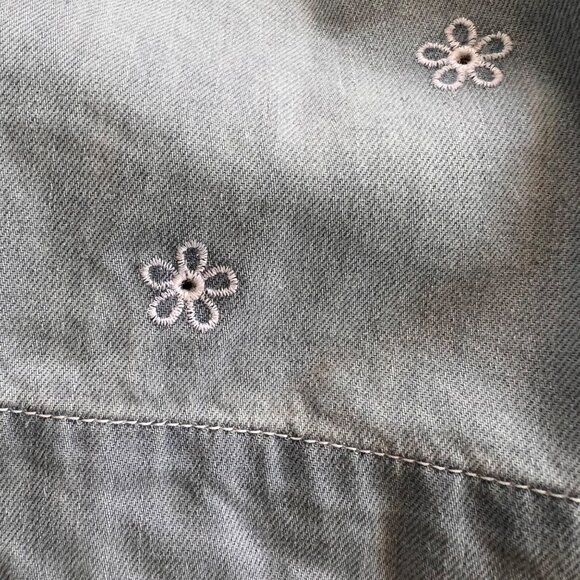 NWT Little Marc Jacobs Light Wash Denim Skirt With Daisies 156 - Picture 7 of 7